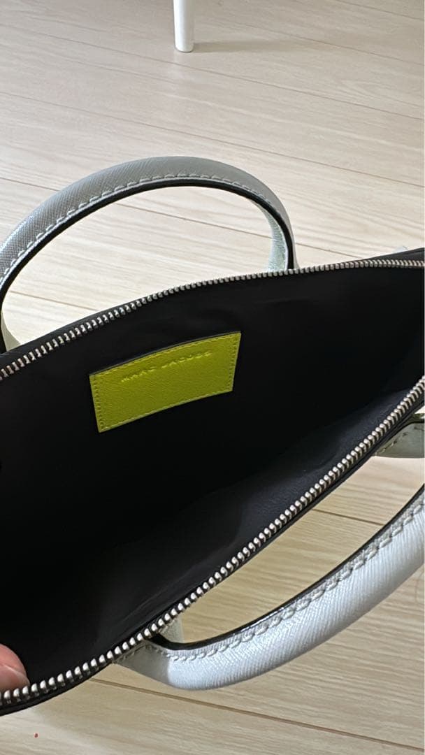 MARC MARC JACOBS 蛍光イエローPCバッグ
