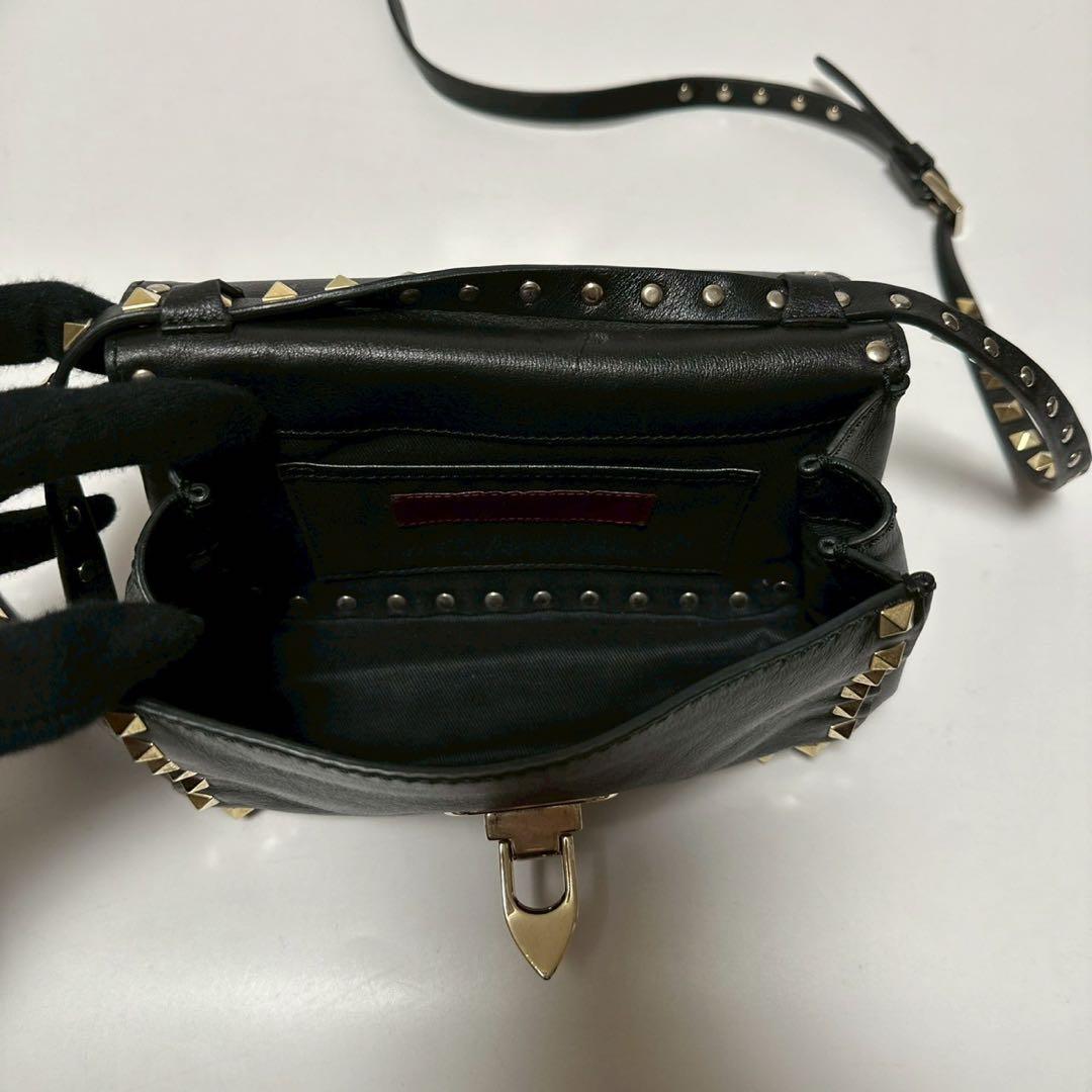 q82【美品】ヴァレンティノ　ロックスタッズ　レザー　ブラックショルダーバッグ.