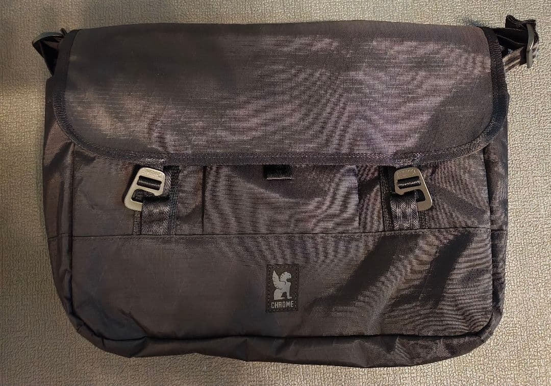 MIDTOWN 20L MESSENGER ブラック