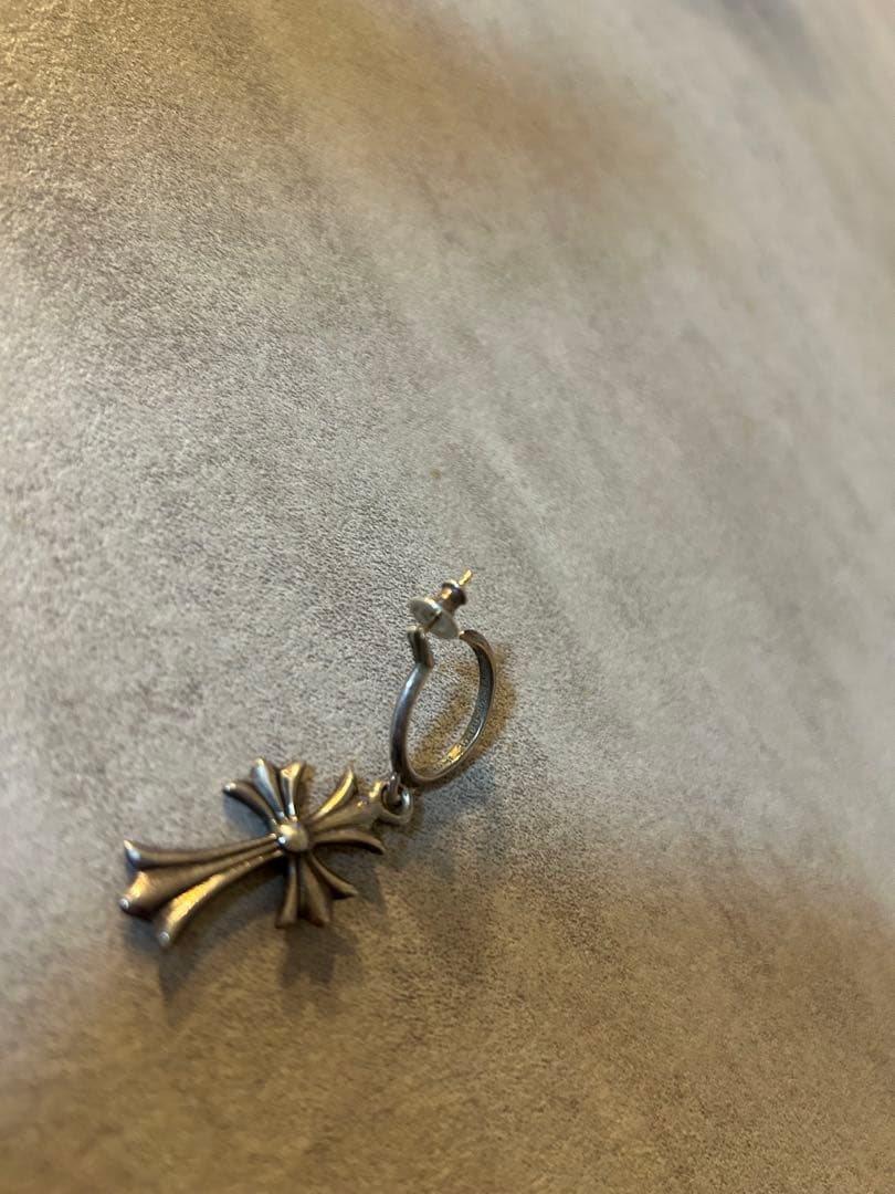 クロムハーツ　タイニーCHピアス