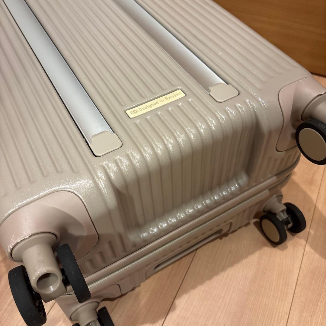 イノベーター　55L カフェラテ　スーツケース