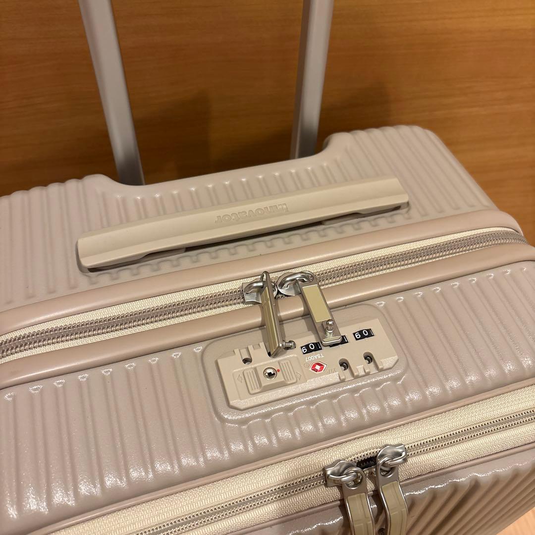 イノベーター　55L カフェラテ　スーツケース