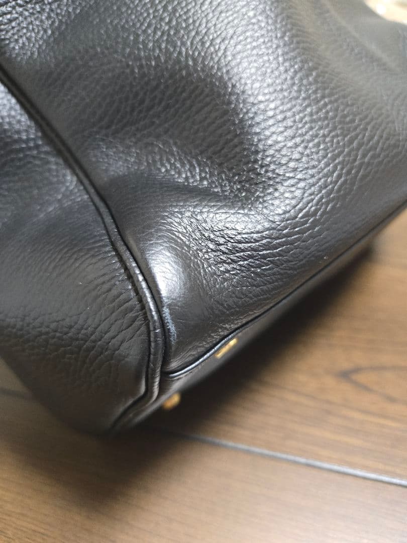 バッグ EMBOSSED LEATHER BELTED TOTE S 25AW
