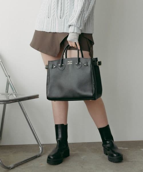 バッグ EMBOSSED LEATHER BELTED TOTE S 25AW