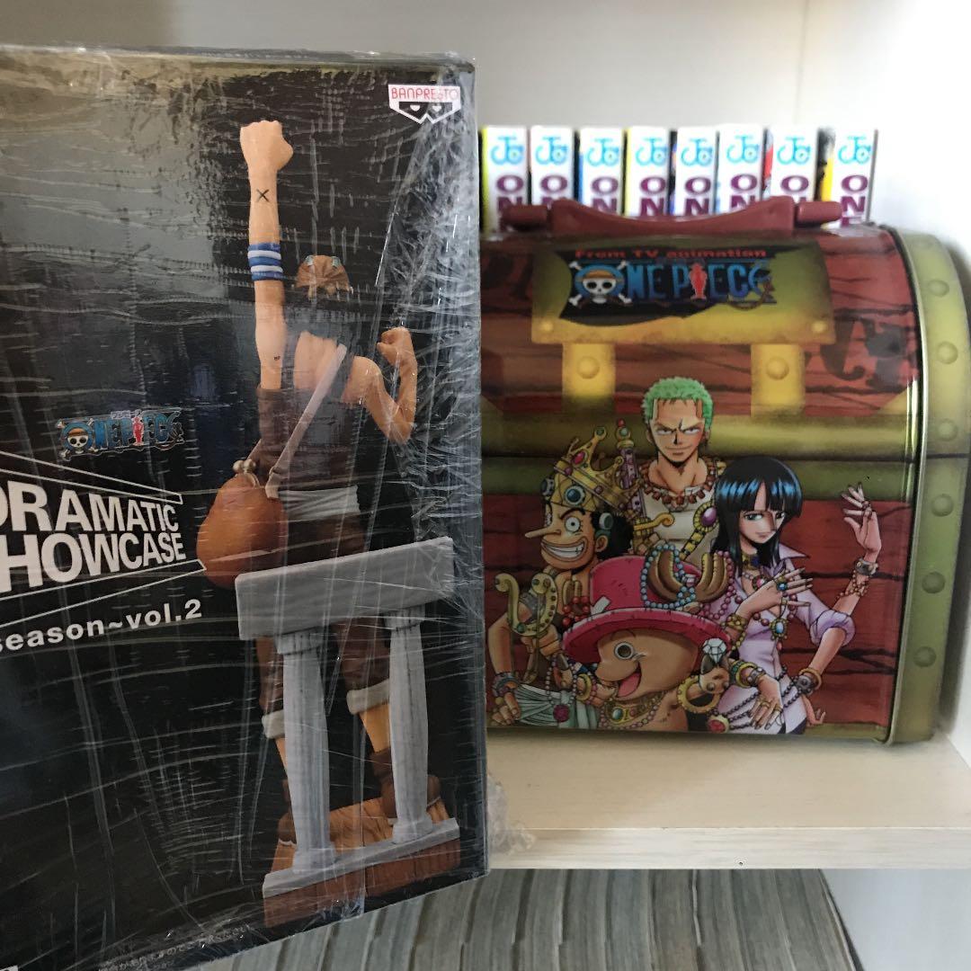 ONE PIECEの本1巻〜89巻+映画限定の本+フィギア付