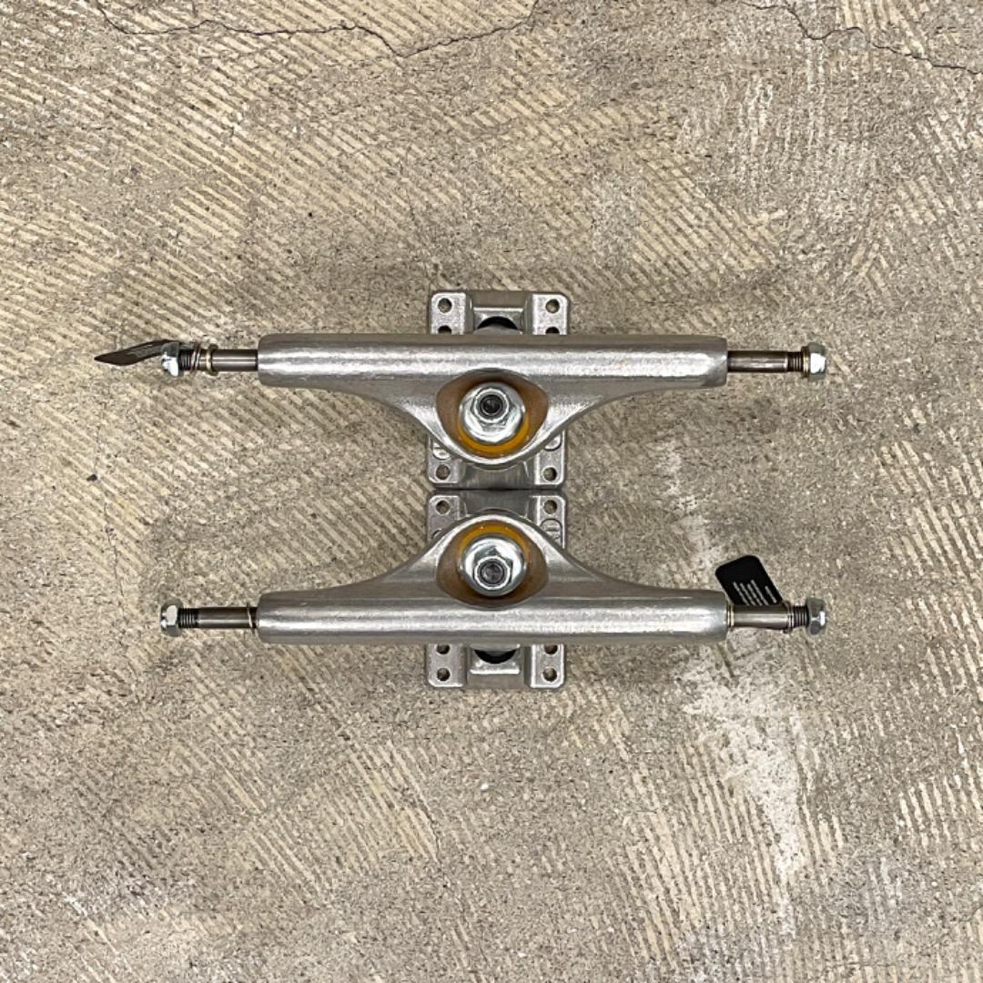 新品 INDEPENDENT トラック ST11 POLY 169 SILVER