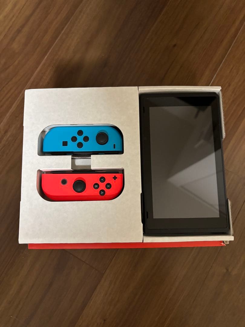 Nintendo Switch 本体 青赤ジョイコン付き　マリオカートカセット付