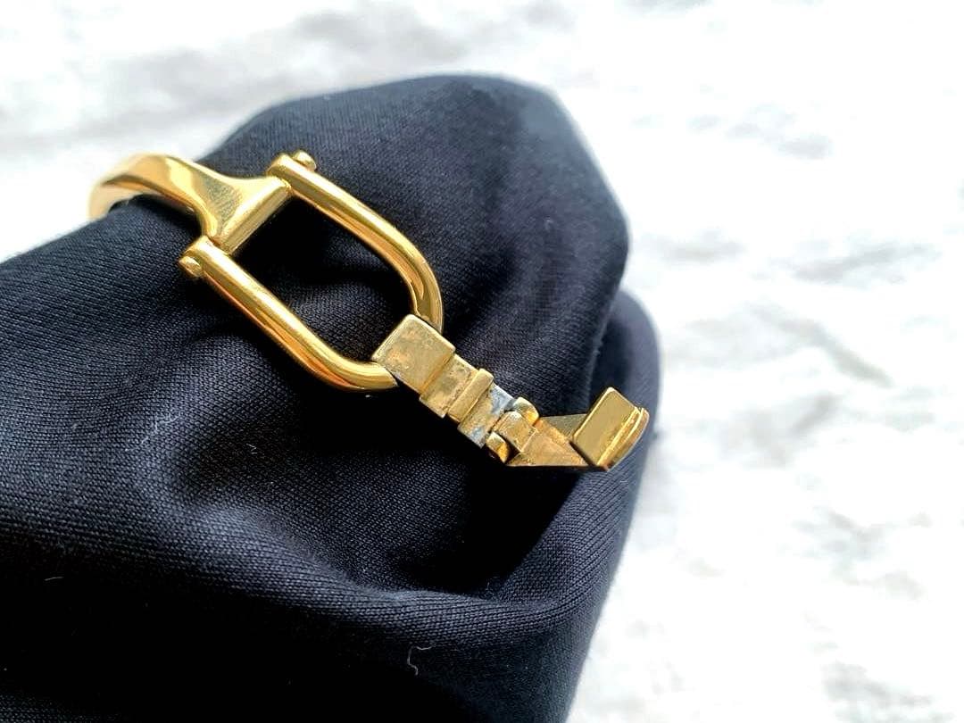 グッチ GUCCI 1500L レディース 腕時計 ゴールド×ブラック 箱付き