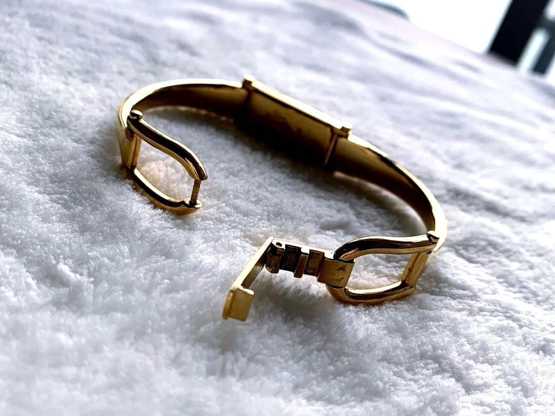 グッチ GUCCI 1500L レディース 腕時計 ゴールド×ブラック 箱付き