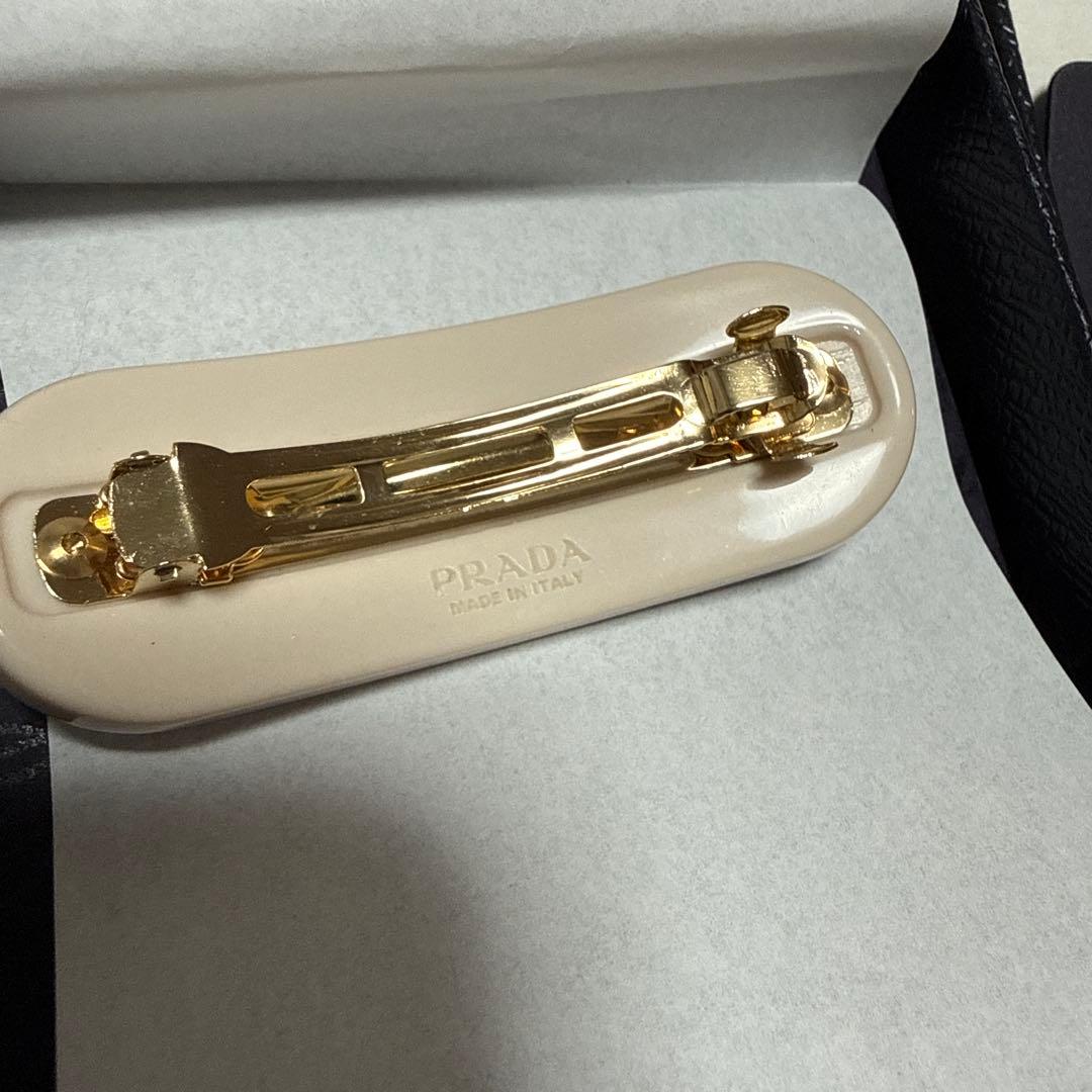 【完全正規品】PRADA アイボリー プレックス ヘアクリップ 最終値下げ‼️