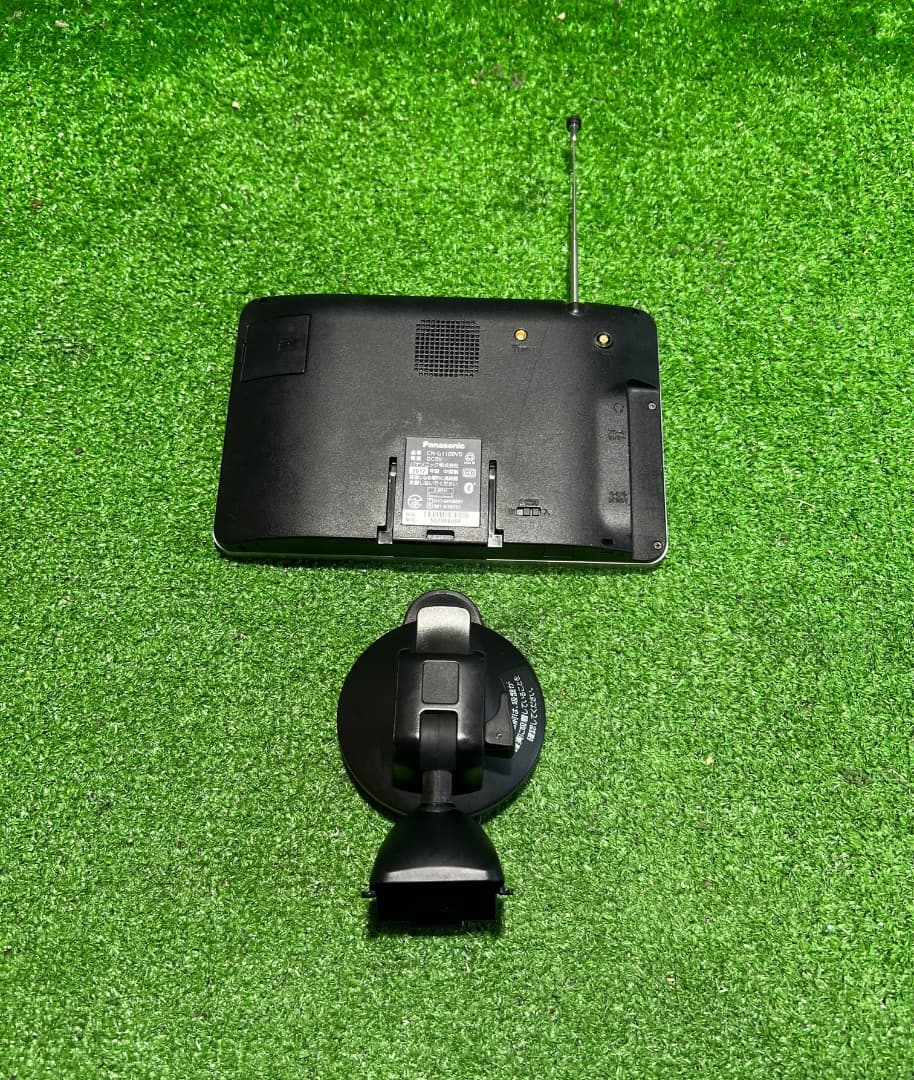 パナソニック CN-G1100VD ポータブルナビ. 地図データ2017 年製.