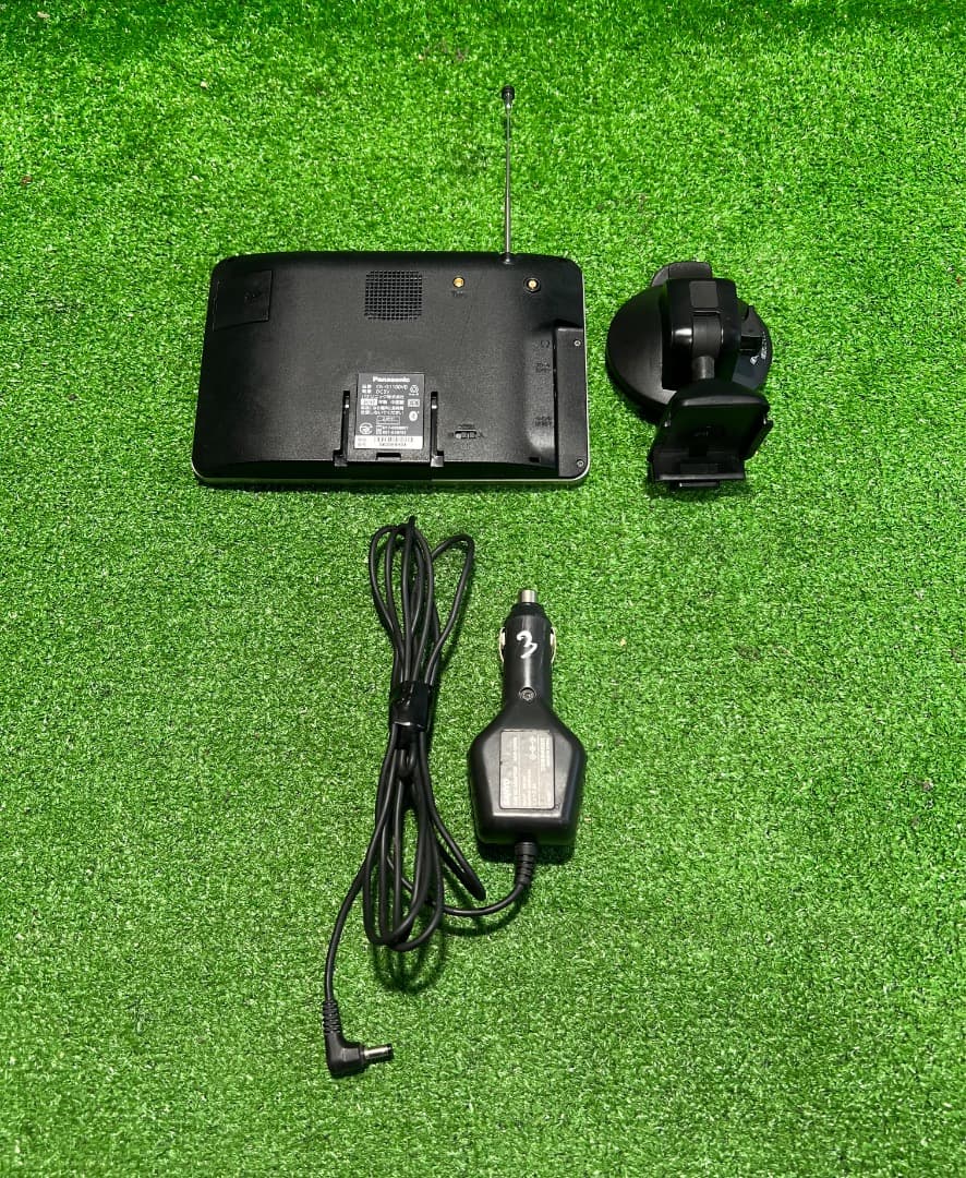 パナソニック CN-G1100VD ポータブルナビ. 地図データ2017 年製.