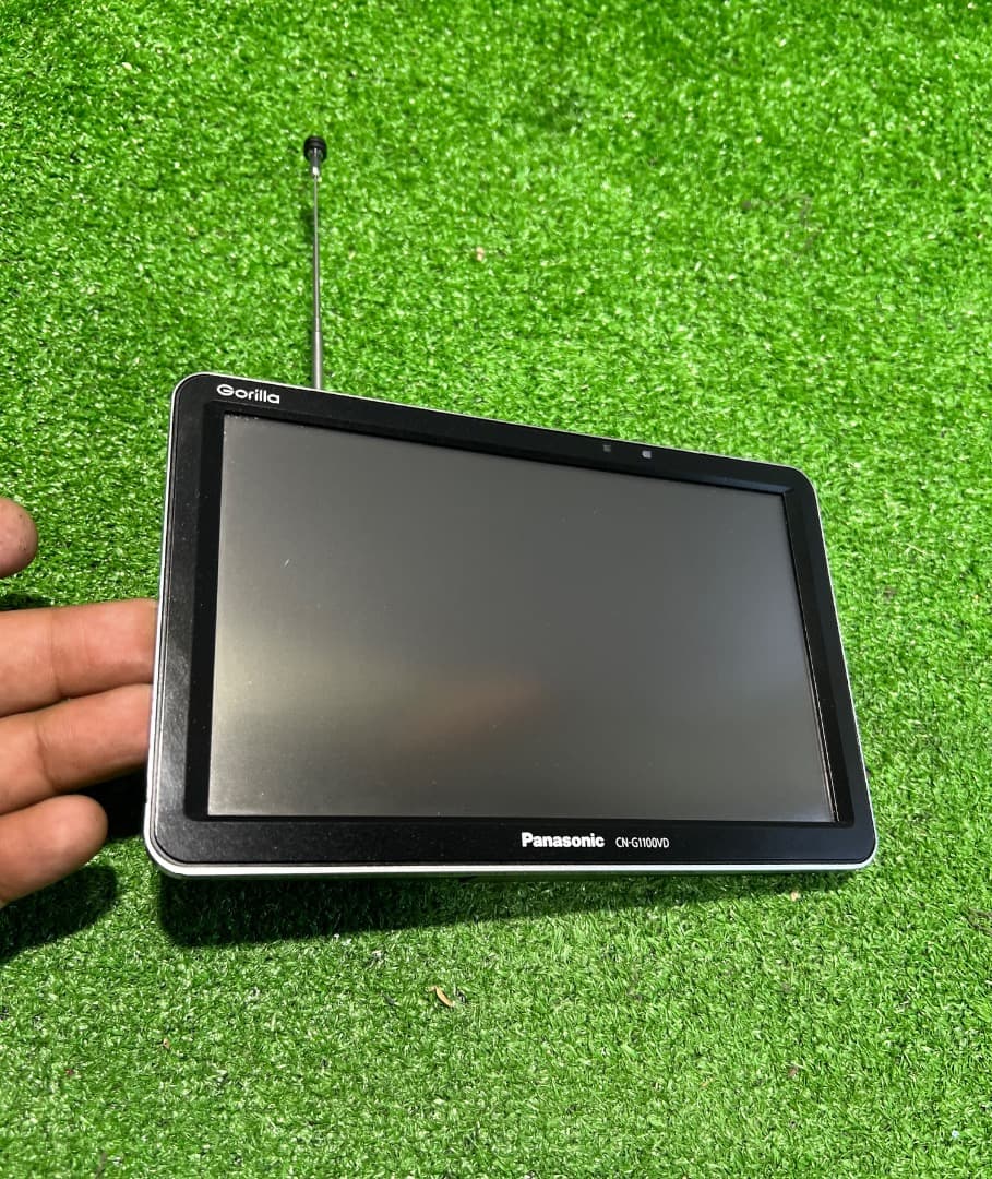 パナソニック CN-G1100VD ポータブルナビ. 地図データ2017 年製.