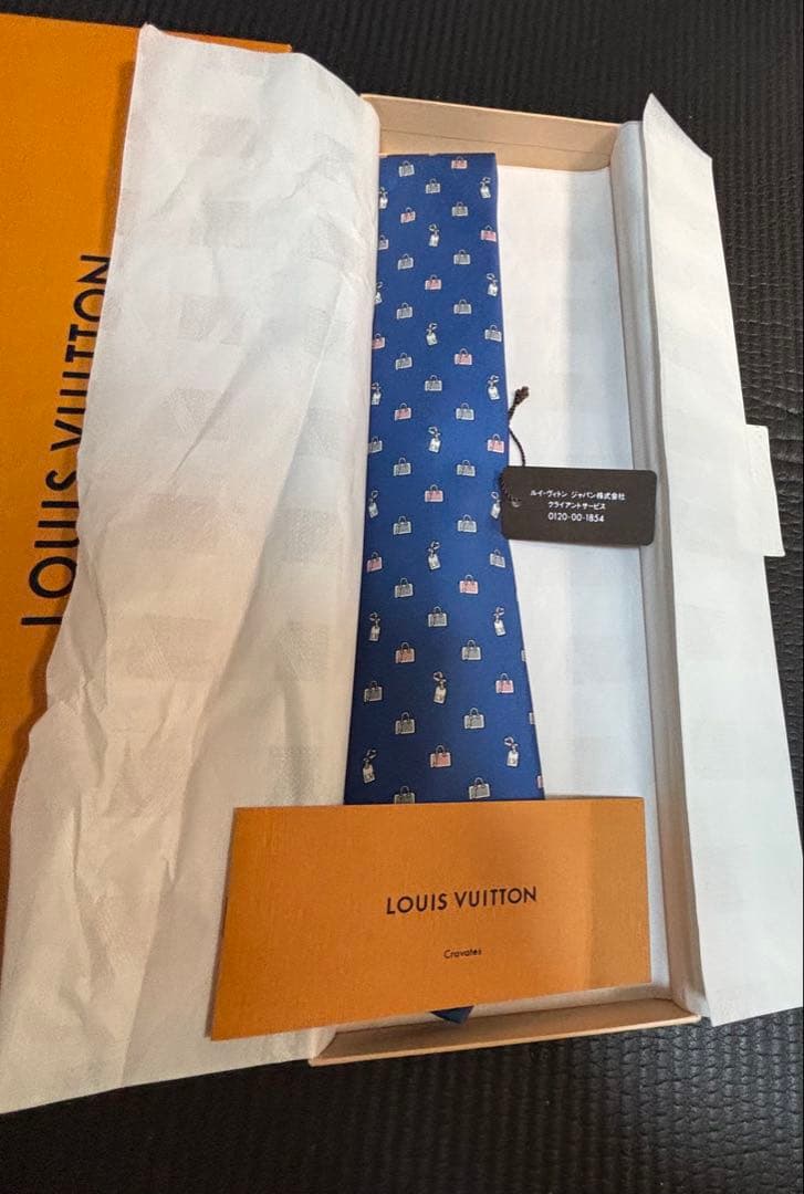 新品　タグ付き　LOUIS VUITTON ネクタイ　バック柄　青