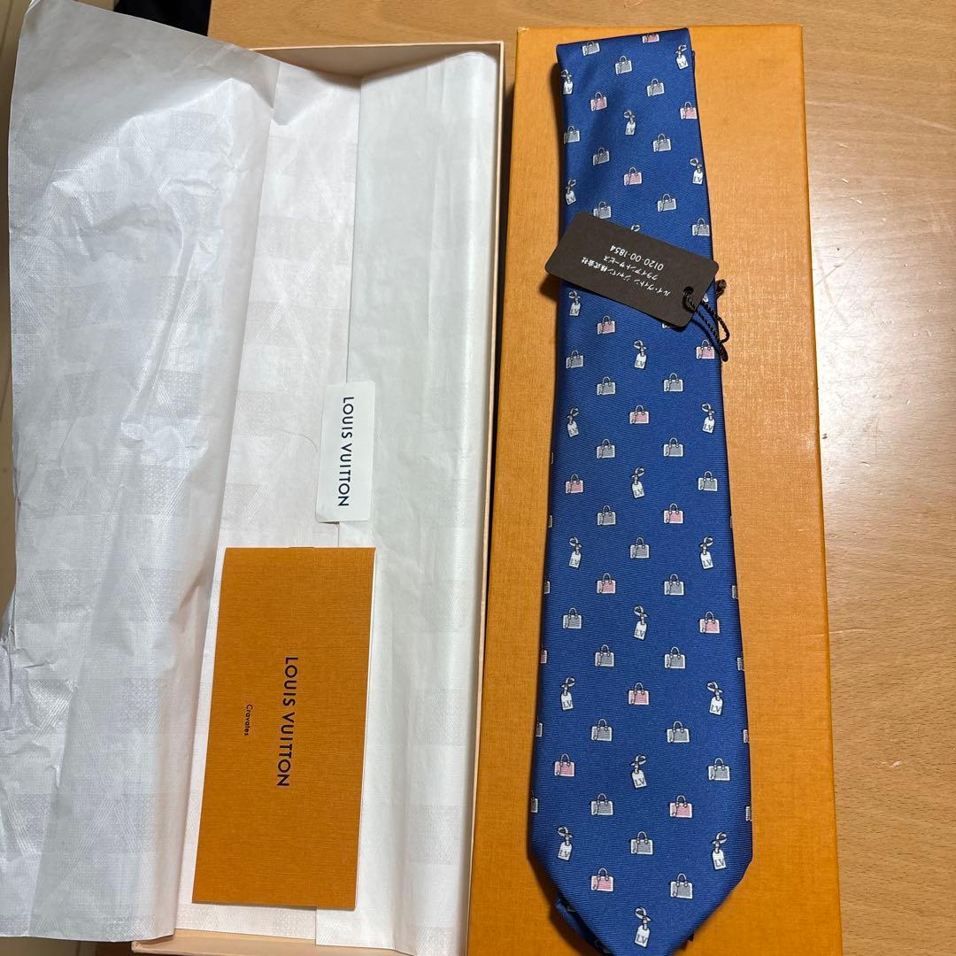 新品　タグ付き　LOUIS VUITTON ネクタイ　バック柄　青