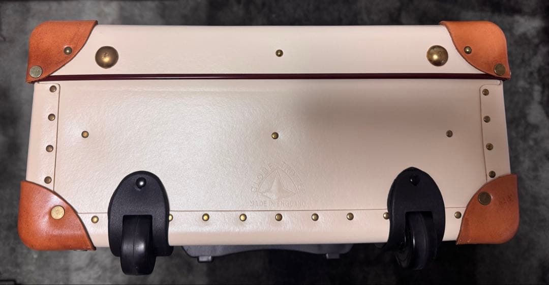 新品未使用 グローブ トロッター サファリ キャリーオン 専用カバー付