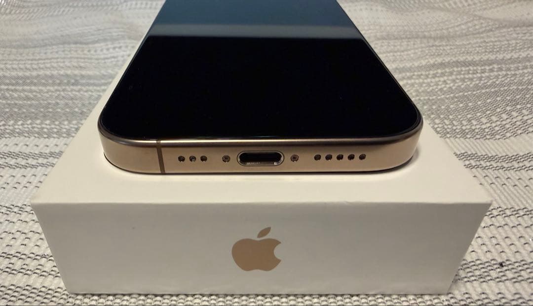 美品　Apple iPhone 16 Pro 128GB デザートチタニウム