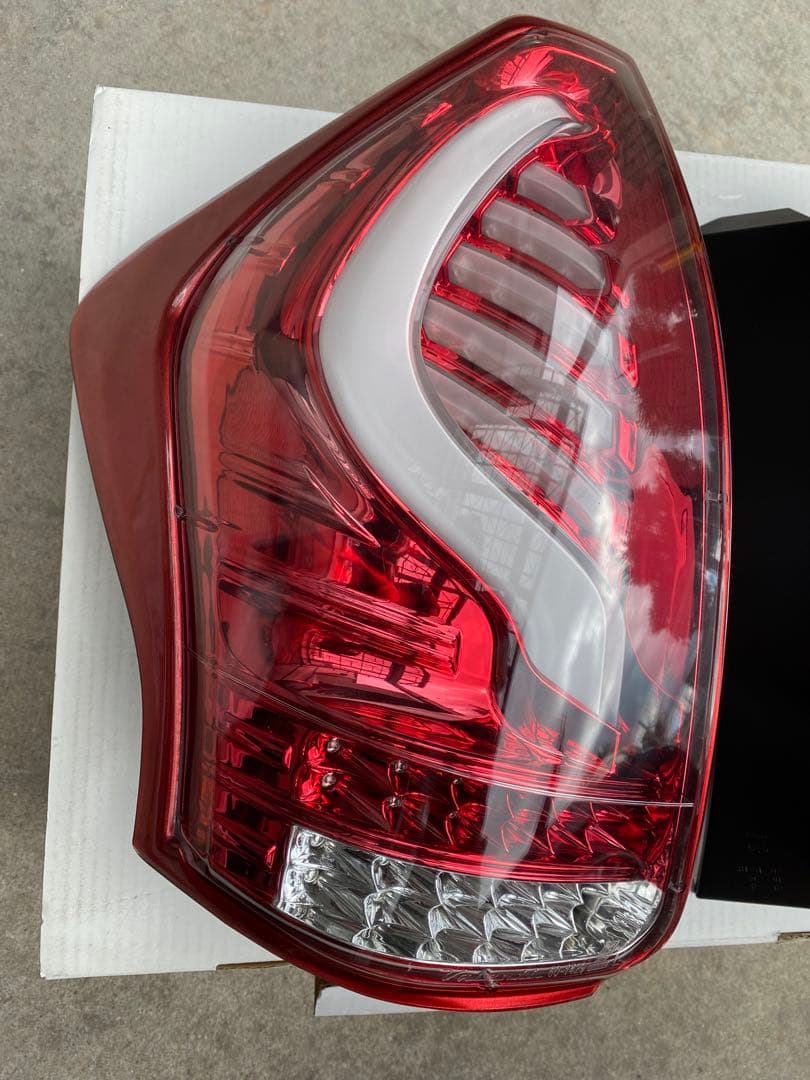 プリウスαヴァレンティテールランプ