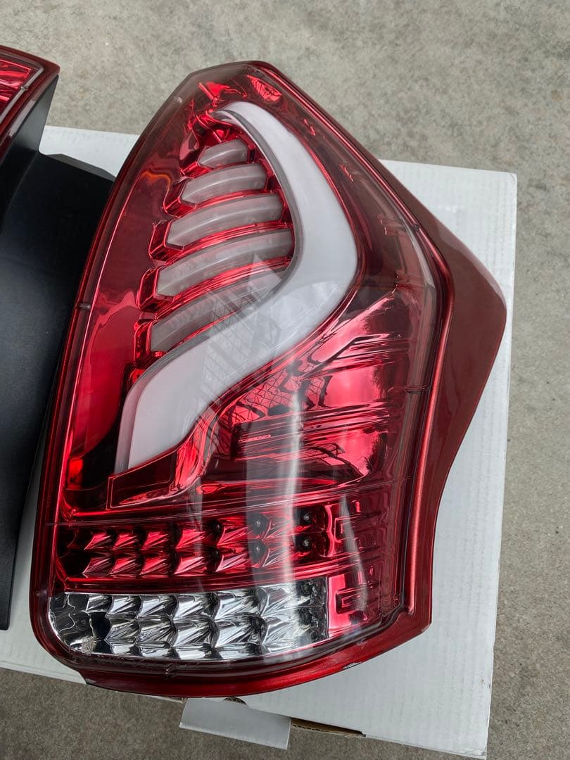 プリウスαヴァレンティテールランプ