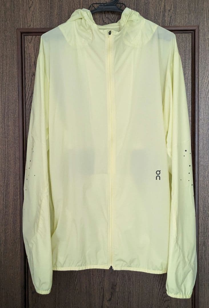 On　ランニングジャケット　ヘイ