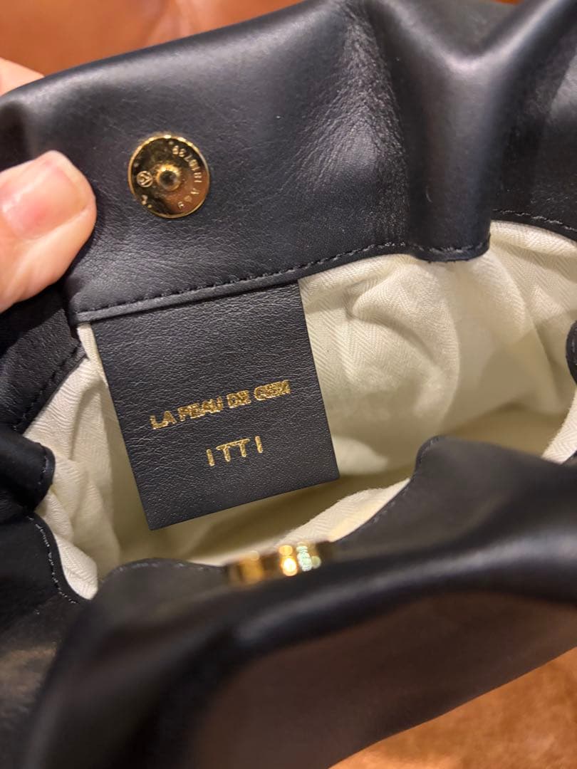 バッグ GEM KNOT DRAWSTING LEATHER BAG