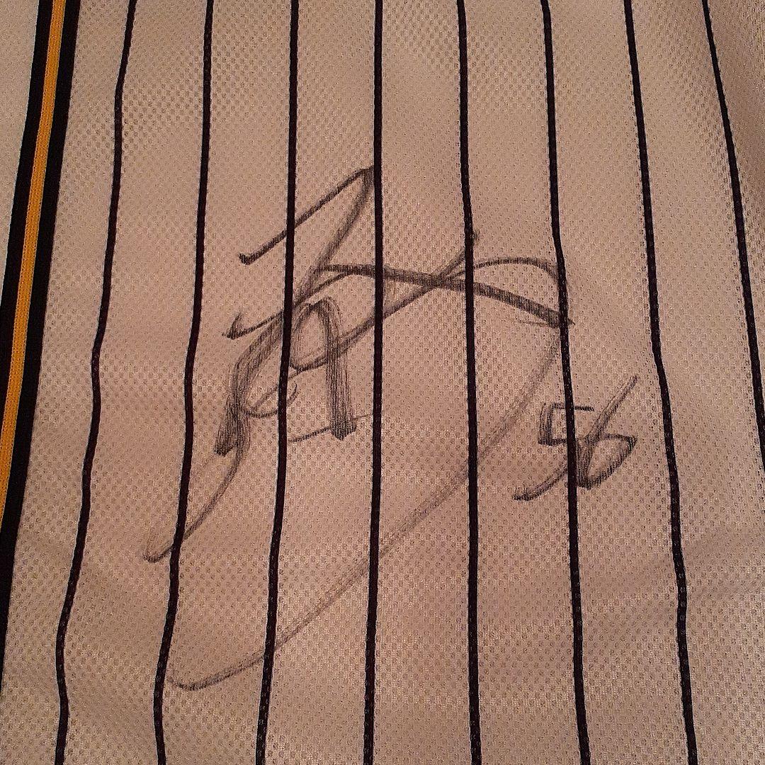 阪神タイガース　松田遼馬選手直筆サイン入りユニフォーム