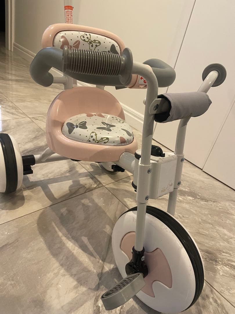 ディズニー トライクピュア　三輪車（ピンク）かじとり おしゃれ トイザらス限定