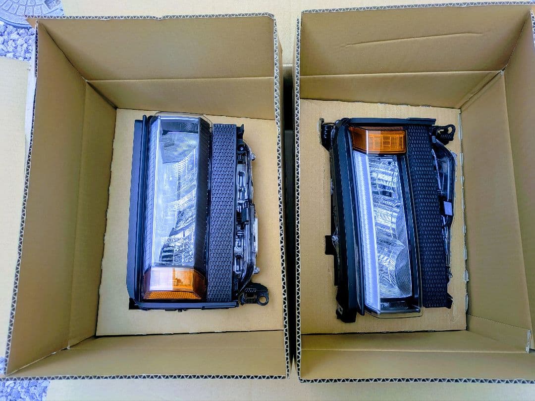 ★新品・未使用★ランクル250 三眼ヘッドライト［湘南エリア・手渡し限定］