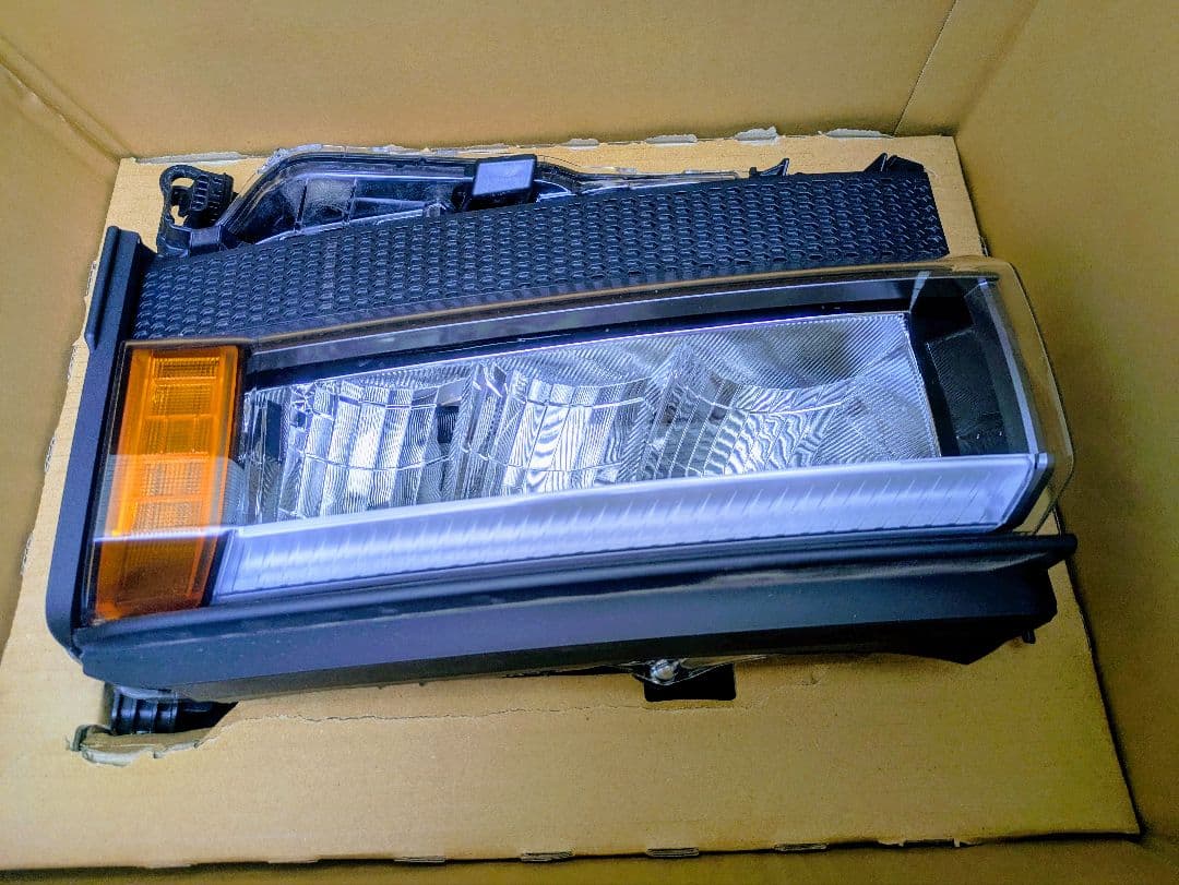 ★新品・未使用★ランクル250 三眼ヘッドライト［湘南エリア・手渡し限定］