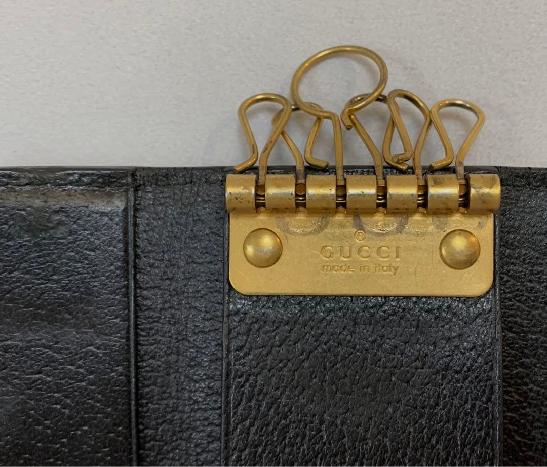 【GUCCI 】 ブラックレザー 蜂ロゴ キーケース