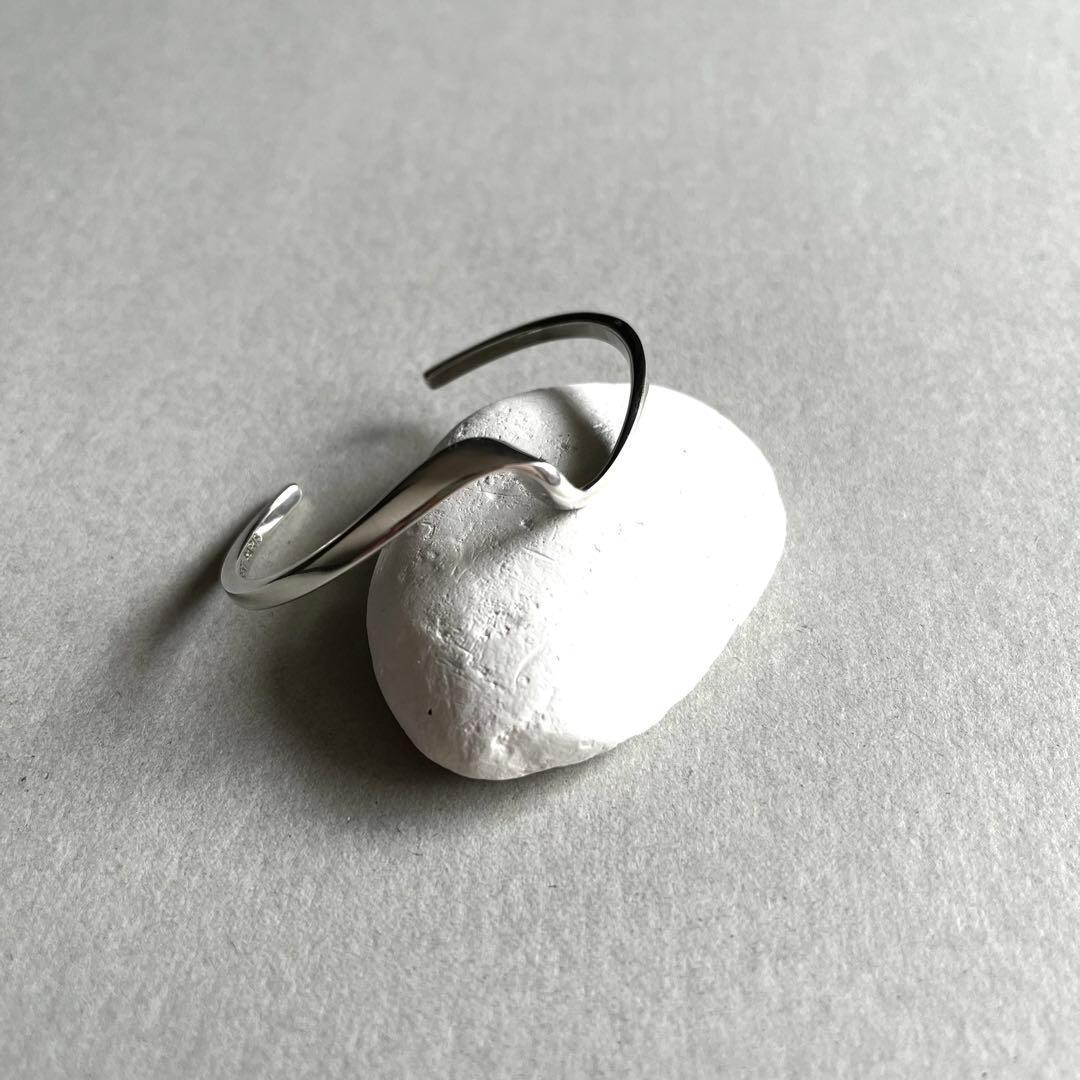 PHILIPPE AUDIBERT ／ツイスト華奢バングル