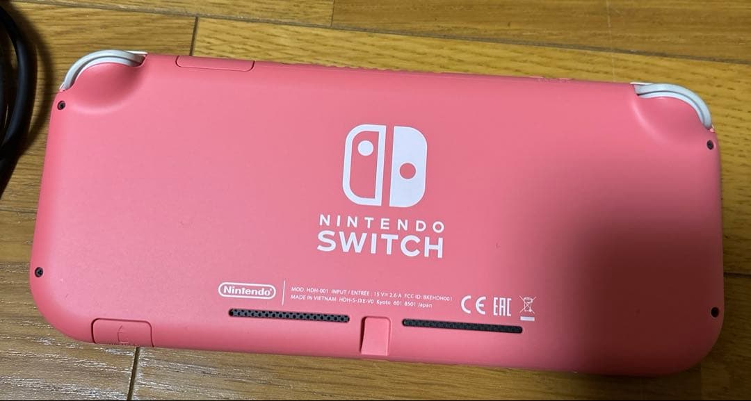 Switchライト　コーラル