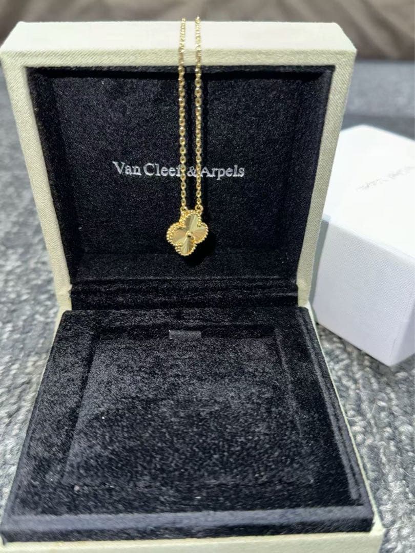 n Cleef & Arpelsヴァンクリーフ＆アーペルアルハンブラ ネックレス