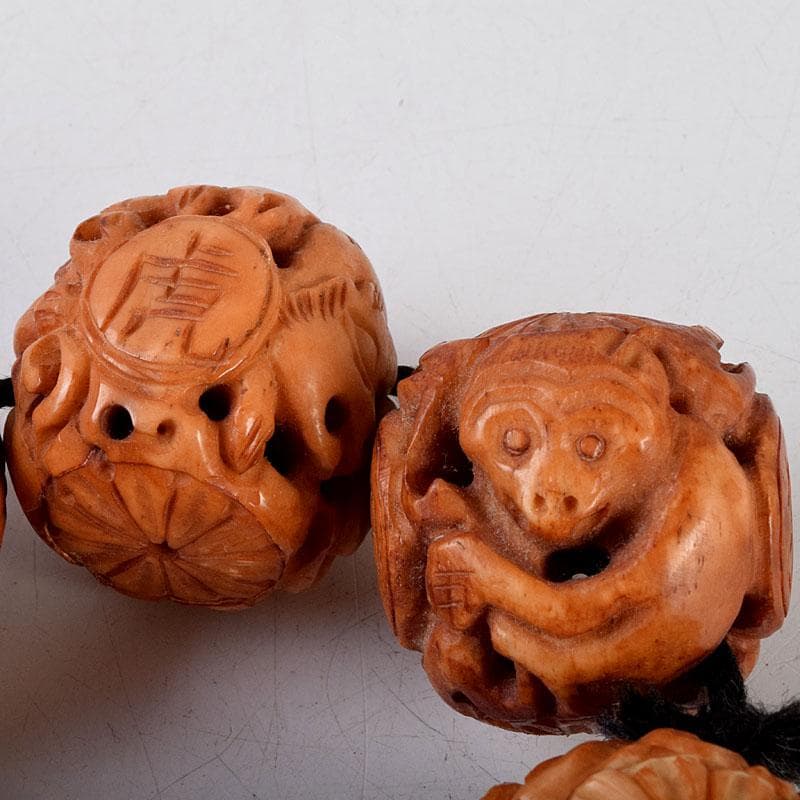 時代提げ物　木彫　干支　根付　トンボ玉　数珠　念珠　装飾品　N　8780