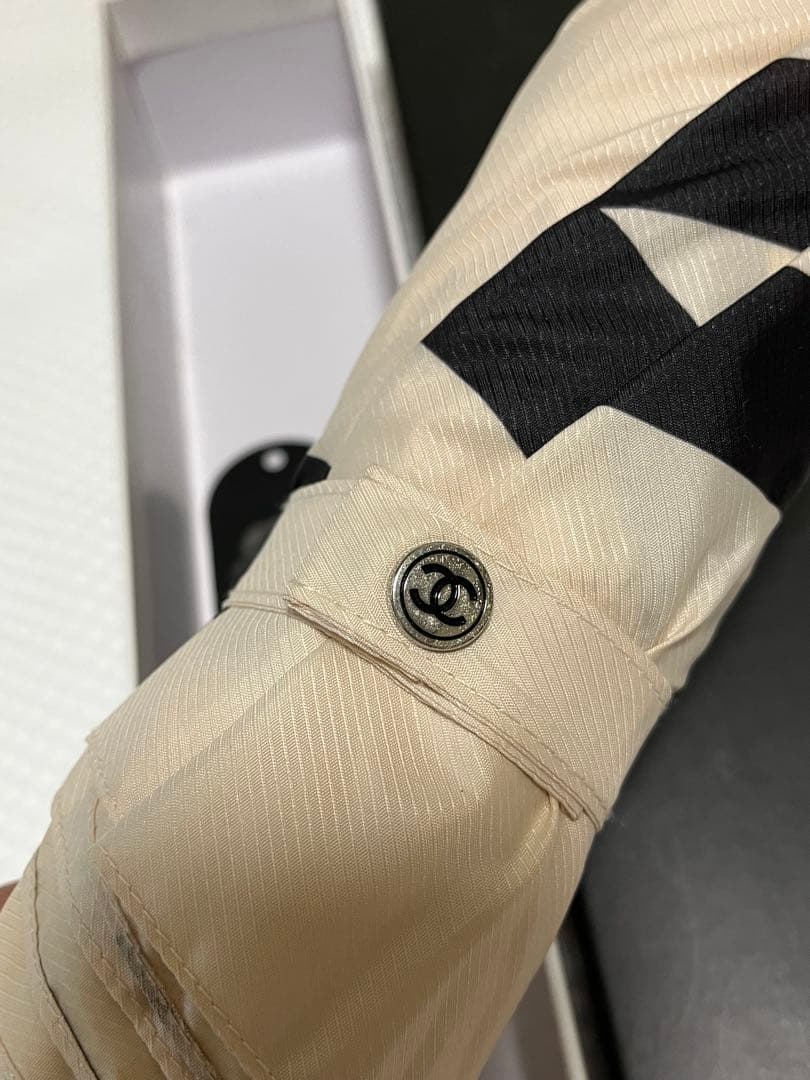 CHANEL 折りたたみ傘 ロゴ入り