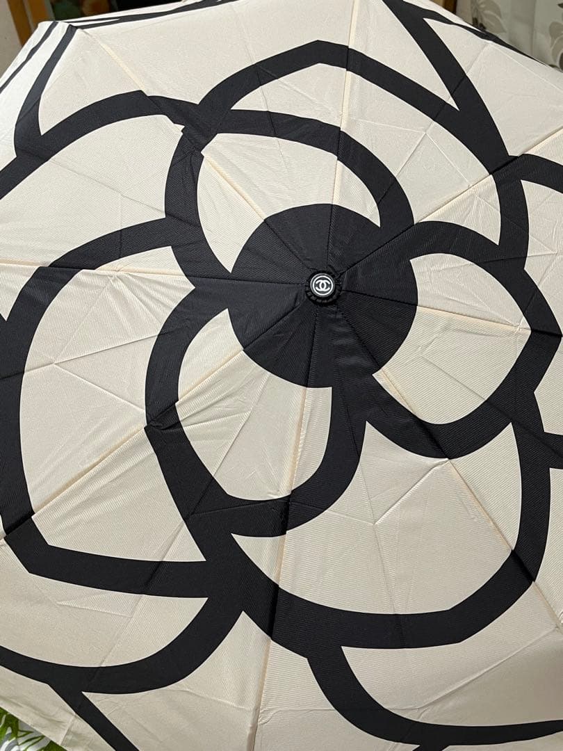 CHANEL 折りたたみ傘 ロゴ入り