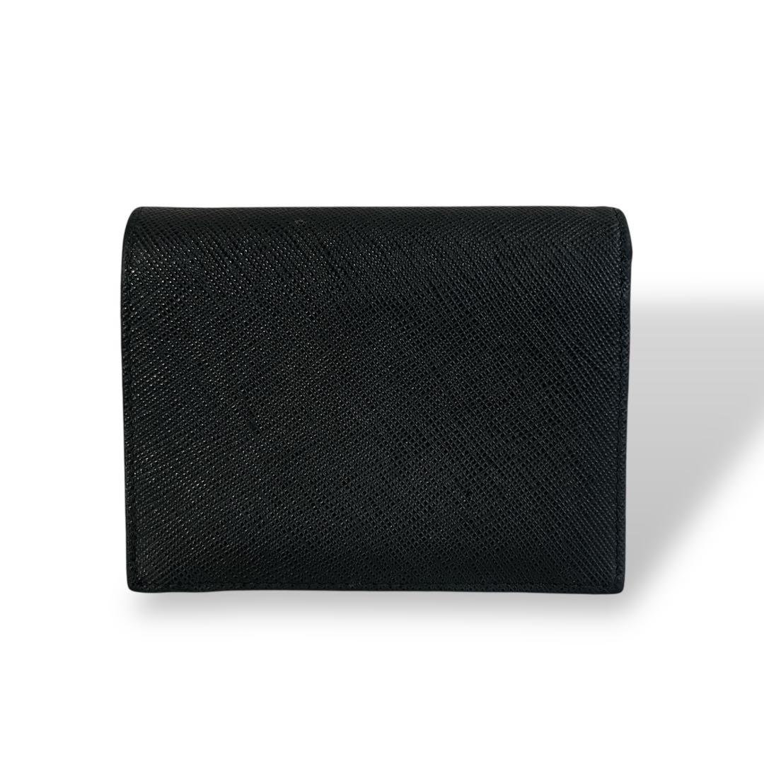 美品　プラダ　二つ折り財布　コンパクトウォレット　サフィアーノ　三角ロゴ　黒