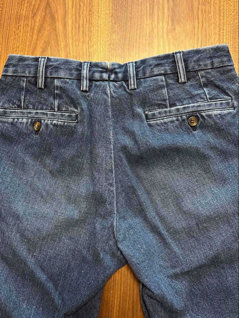 ロータスポーツのデニム スラックス