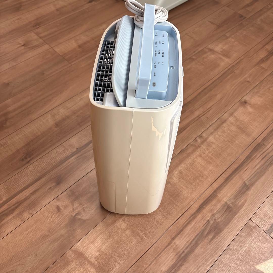 SHARP 除湿機 CV-Q71 ホワイト　イオン　速乾　乾燥　５年　中古