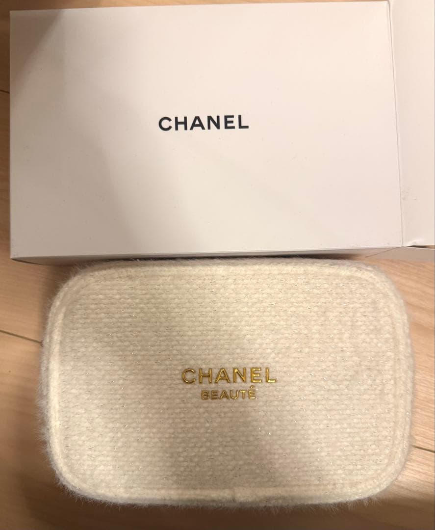 CHANEL クリスマスコフレ　2024 ポーチ 付き 特別限定品