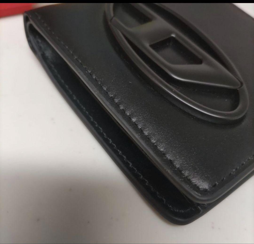 ディーゼル　二つ折り財布 ロゴ付き