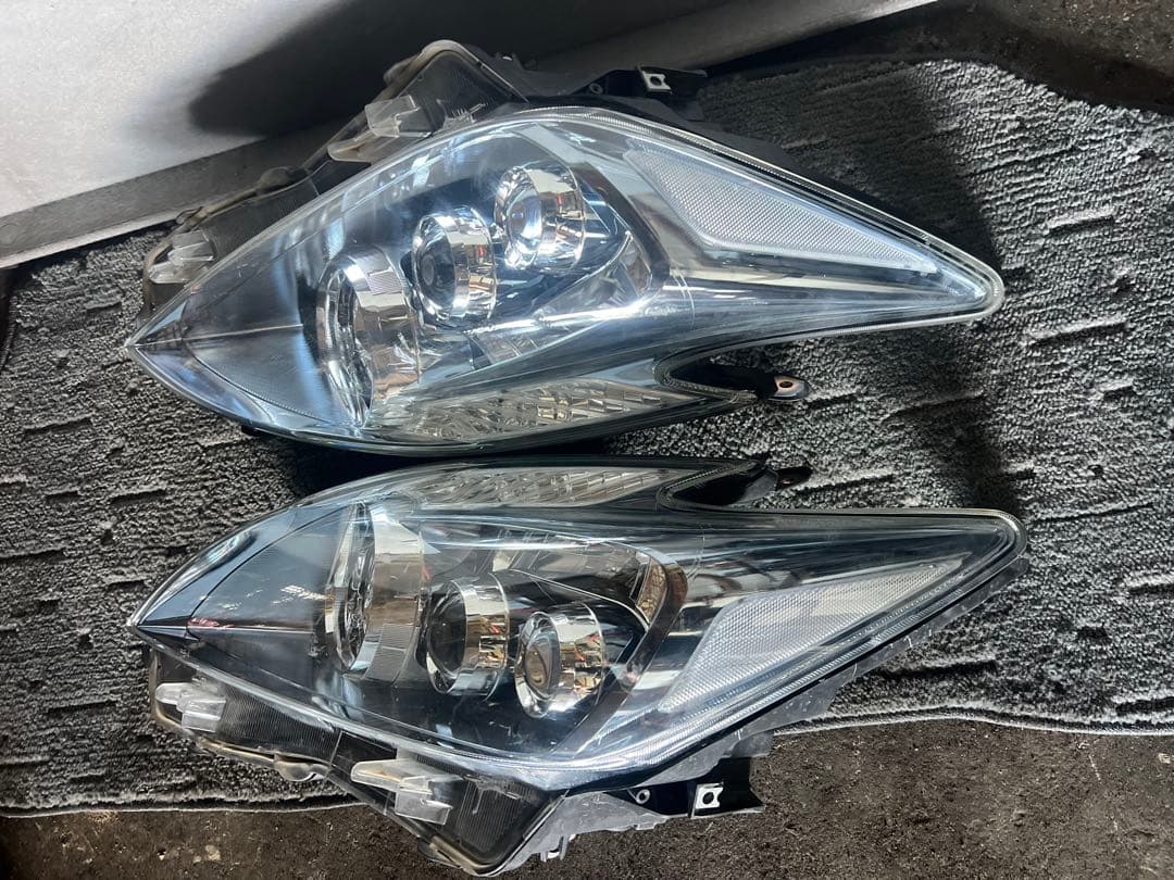 ￼プリウス￼30系ヘッドライト