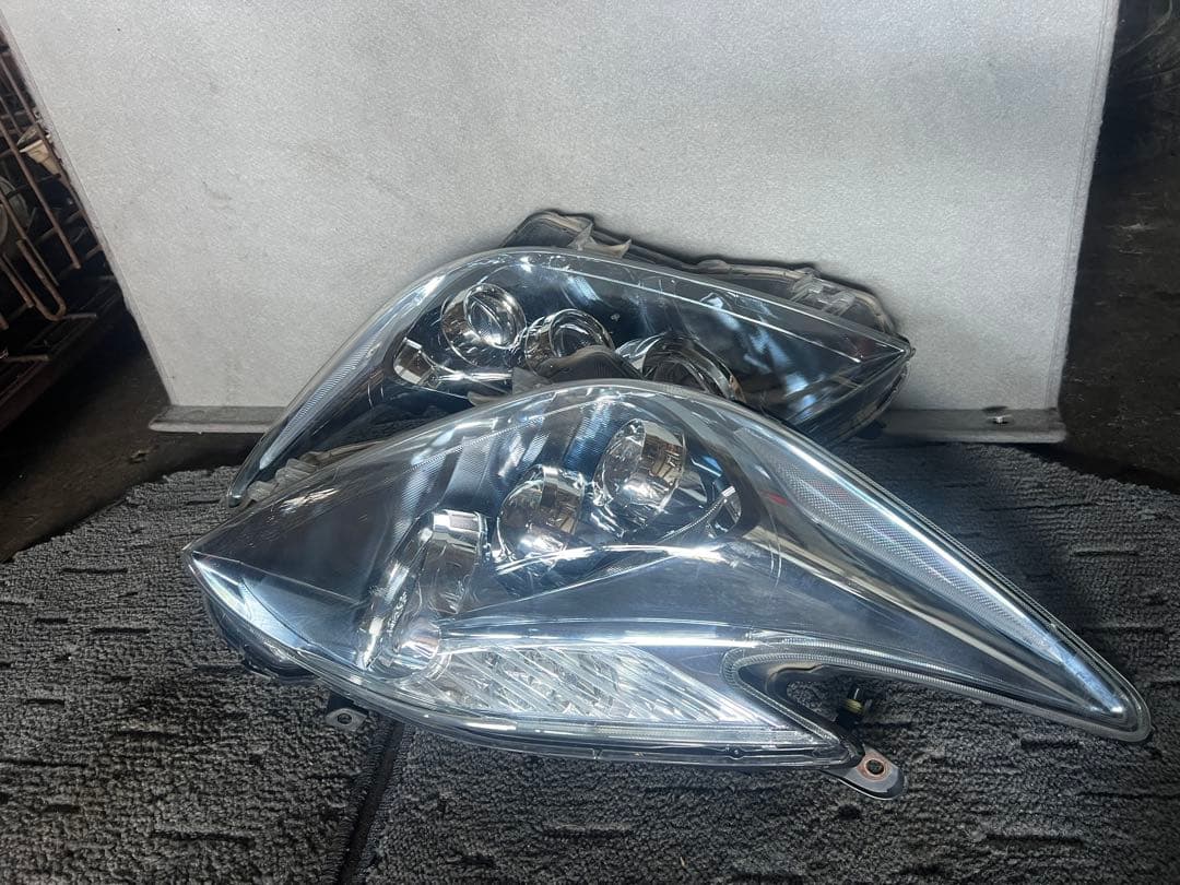 ￼プリウス￼30系ヘッドライト