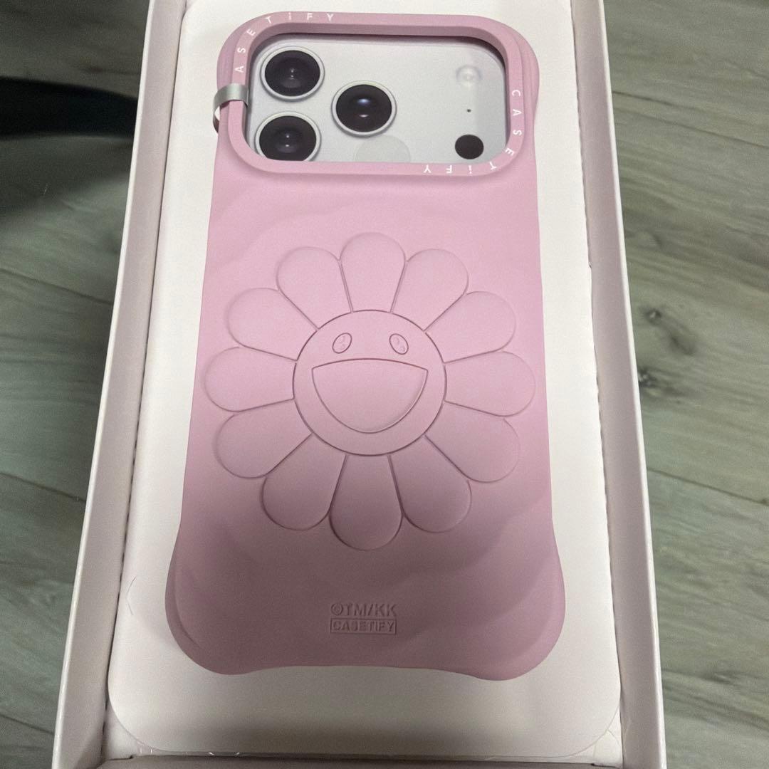 Cassetify 村上隆スペシャルエディションフラワースマホケース