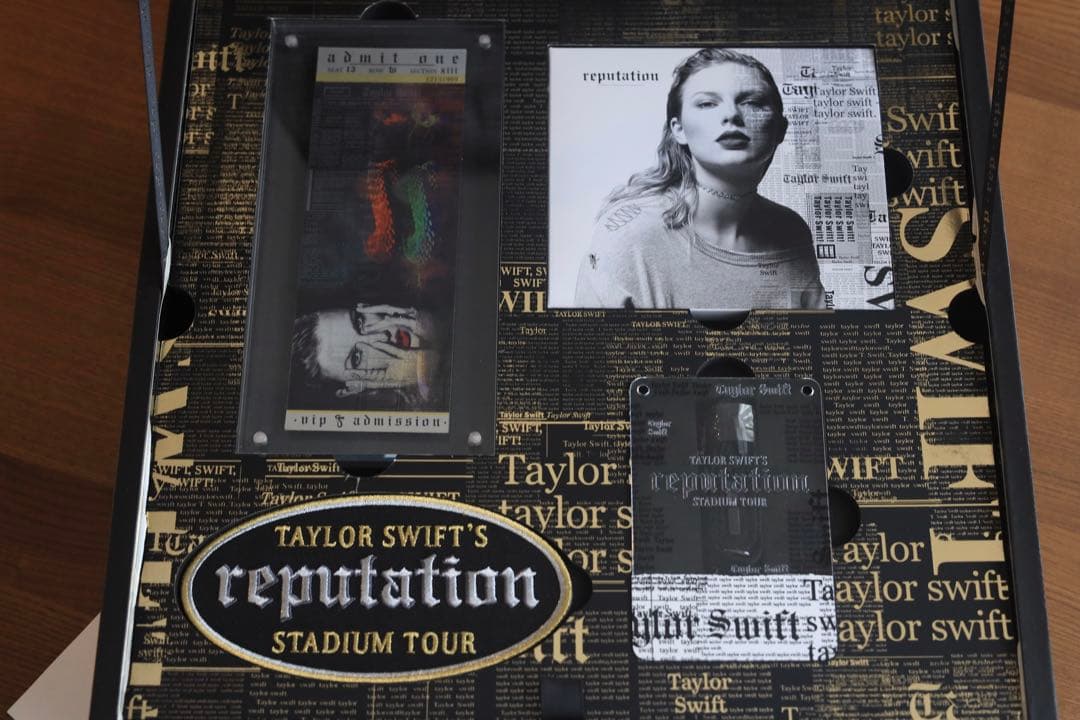 Taylor Swift reputation vip box 直筆サイン