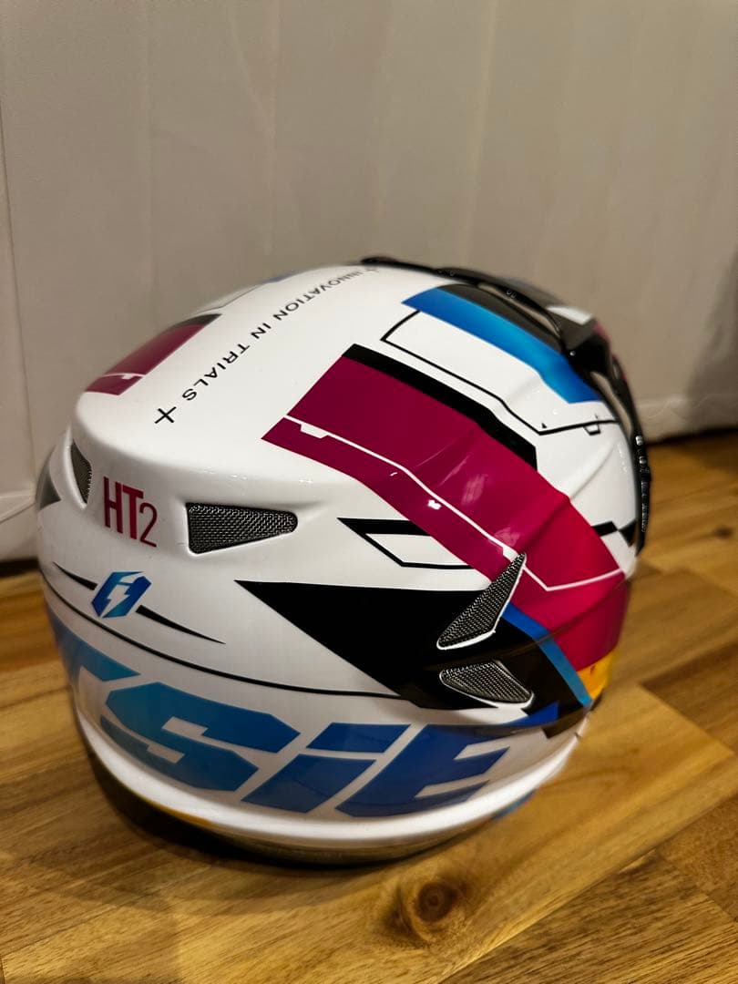 JITSIE トライアルヘルメット