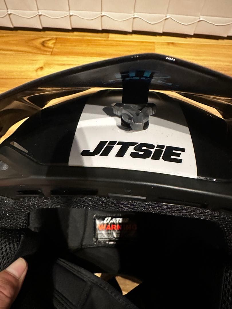 JITSIE トライアルヘルメット