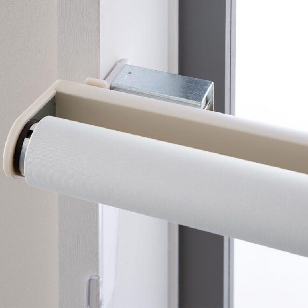 ニトリ つっぱり 遮光 ロールスクリーン 135X200 ホワイト 穴あけ不要