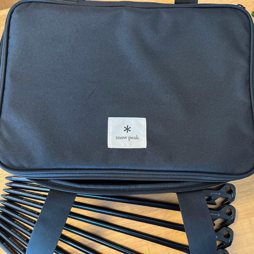 スノーピーク ユニットギアバッグ110とソリッドステークデルタ 40 10本