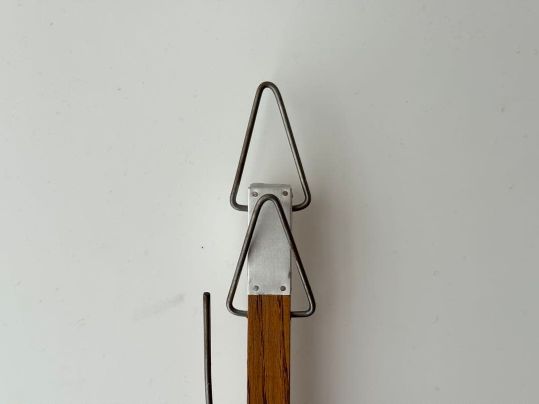 chikuni book on the wall チクニ